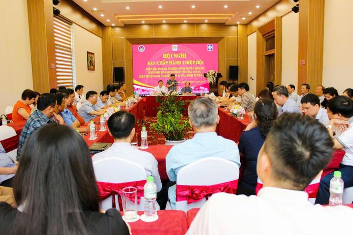 Hội nghị Ban Chấp hành Hiệp hội Doanh nghiệp Tuyên Quang - Hà Giang: Thống nhất sáp nhập, tinh gọn tổ chức