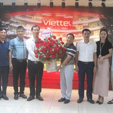Hiệp hội Doanh nghiệp tỉnh Tuyên Quang chúc mừng Tân Giám đốc Viettel Tuyên Quang Ngô Văn Tuyến
