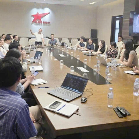 Lớp AI thực chiến thứ 34 do Chủ tịch HHDN tỉnh Tuyên Quang Nguyễn Hữu Thập trực tiếp truyền đạt: Không chỉ biết AI - mà phải làm được việc với AI