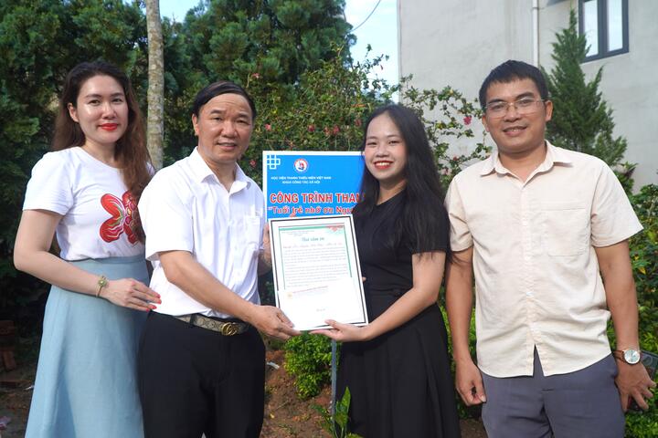 Chủ tịch Hiệp hội Doanh nghiệp tỉnh Tuyên Quang Nguyễn Hữu Thập dự khánh thành Công trình thanh niên tại xã Tân Thanh