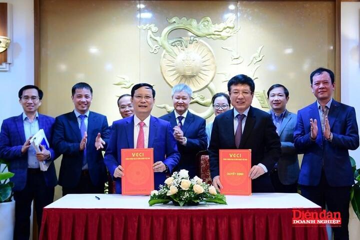 Chủ tịch HHDN tỉnh Nguyễn Hữu Thập dự Hội nghị Ban Chấp hành VCCI lần thứ 11 - Bầu đồng chí Hồ Sỹ Hùng làm Chủ tịch VCCI, nhiệm kỳ 2021-2026