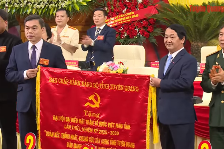 Chủ tịch Hiệp hội Doanh nghiệp tỉnh Nguyễn Hữu Thập - Vững một niềm tin: 5 nhiệm kỳ liên tiếp tham gia Uỷ ban MTTQ Việt Nam tỉnh Tuyên Quang